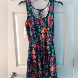 Trixxie blue floral dress size small